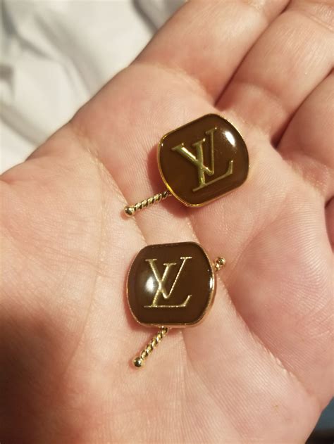 lv cufflink